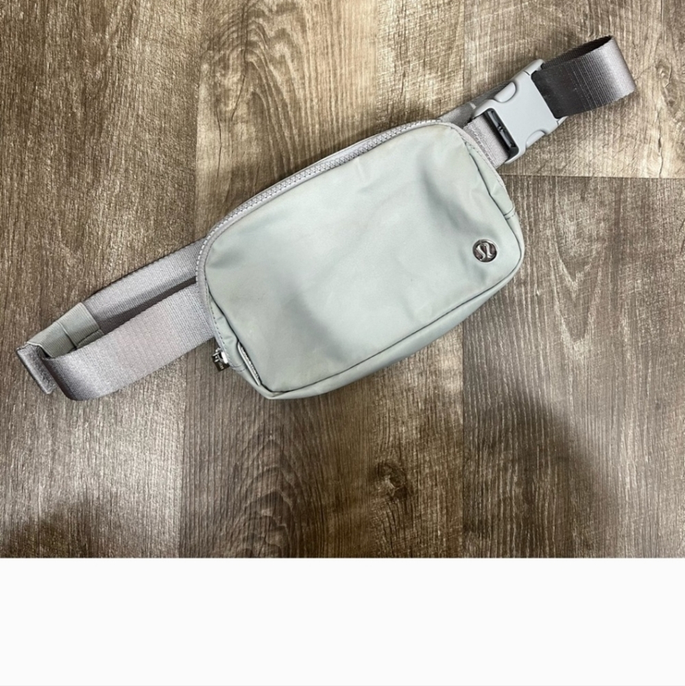 Lululemon Everywhere Belt Bag